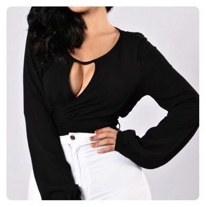 Sexy but modest top 🖤